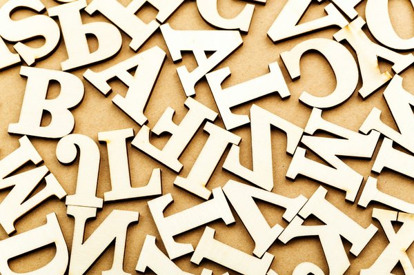 L'importance du lettrage à Bordeaux pour la visibilité et l'identité de marque